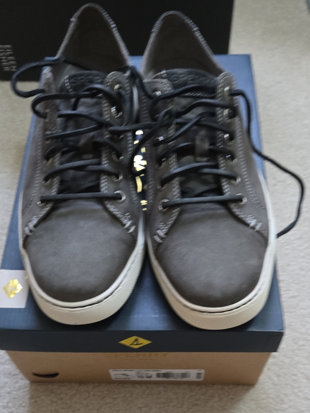 Sperry Men Gtey Sneaker, Not Used. - Picture 3 of 7